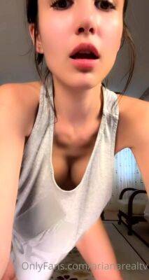 Brunette amateur webcam babe pleases pussy - drtuber.com