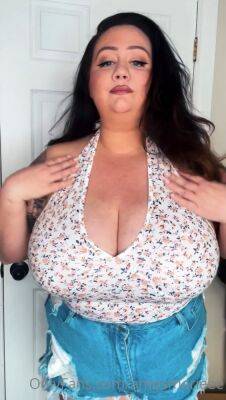 Sexy webcam brunette with big boobs - drtuber.com