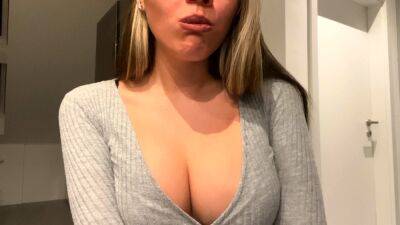 amateur milf with big natural boobs - drtuber.com