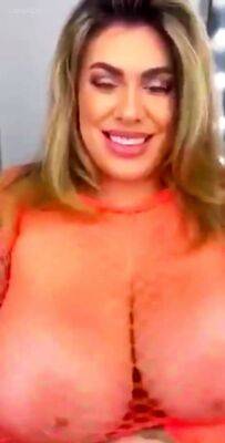 Big boob brunette masturbates on webcam - drtuber.com