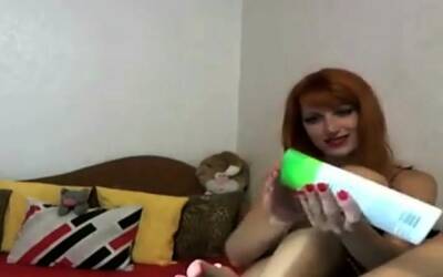 Webcam Russian redhead lady, rubs lotion on her soles - drtuber.com