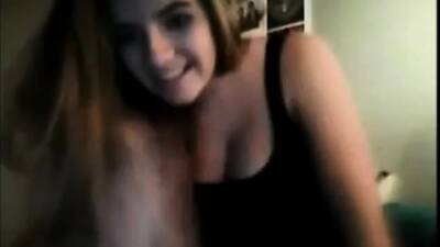 esta joven se calienta y se masturba por webcam - nvdvid.com