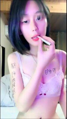 Amateur webcam slut shows tit on cam - drtuber.com - China