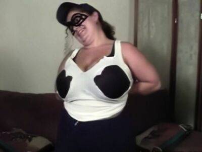 Fat whore with big boobs masturbating and cumming on webcam - drtuber.com