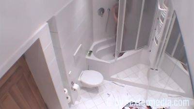 Secretly-filmed Amateur Blowjob In The Bathroom - hclips.com - Germany