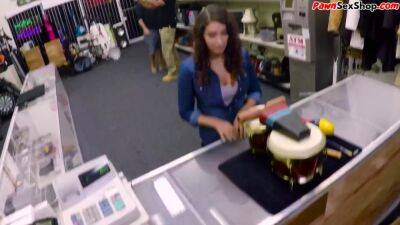 Pawnshop Amateur Publicly Blows In Store Before Swallow - upornia.com