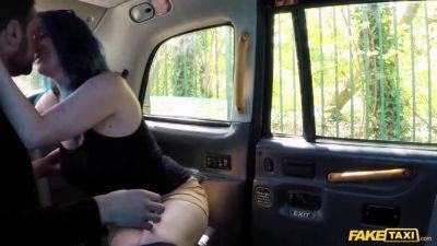 Horny couple goes wild in a fake taxi backseat ride - sexu.com