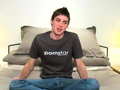Young amateur Paul jerking off and fingering his horny ass - drtuber.com