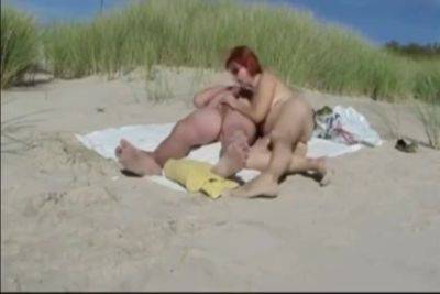 Beach Couple - hclips.com