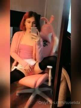 Shy amateur webcam girl with small tits masturbates - drtuber.com